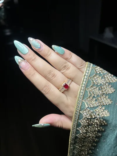 Mehndi set: mint green press-on nails, second view